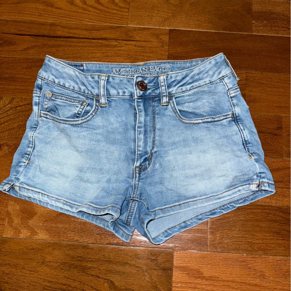 ❤️‍🔥 American eagle ❤️‍🔥 super super stretch jean shorts light wash size 6